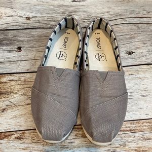 Tom’s size 8.5 womens